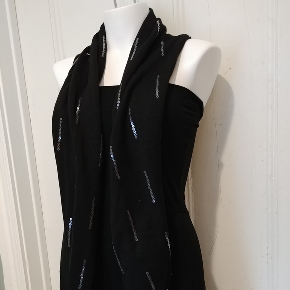 NWT Point Zero Knit with Sequin Detail Scarf - Picture 2 of 6